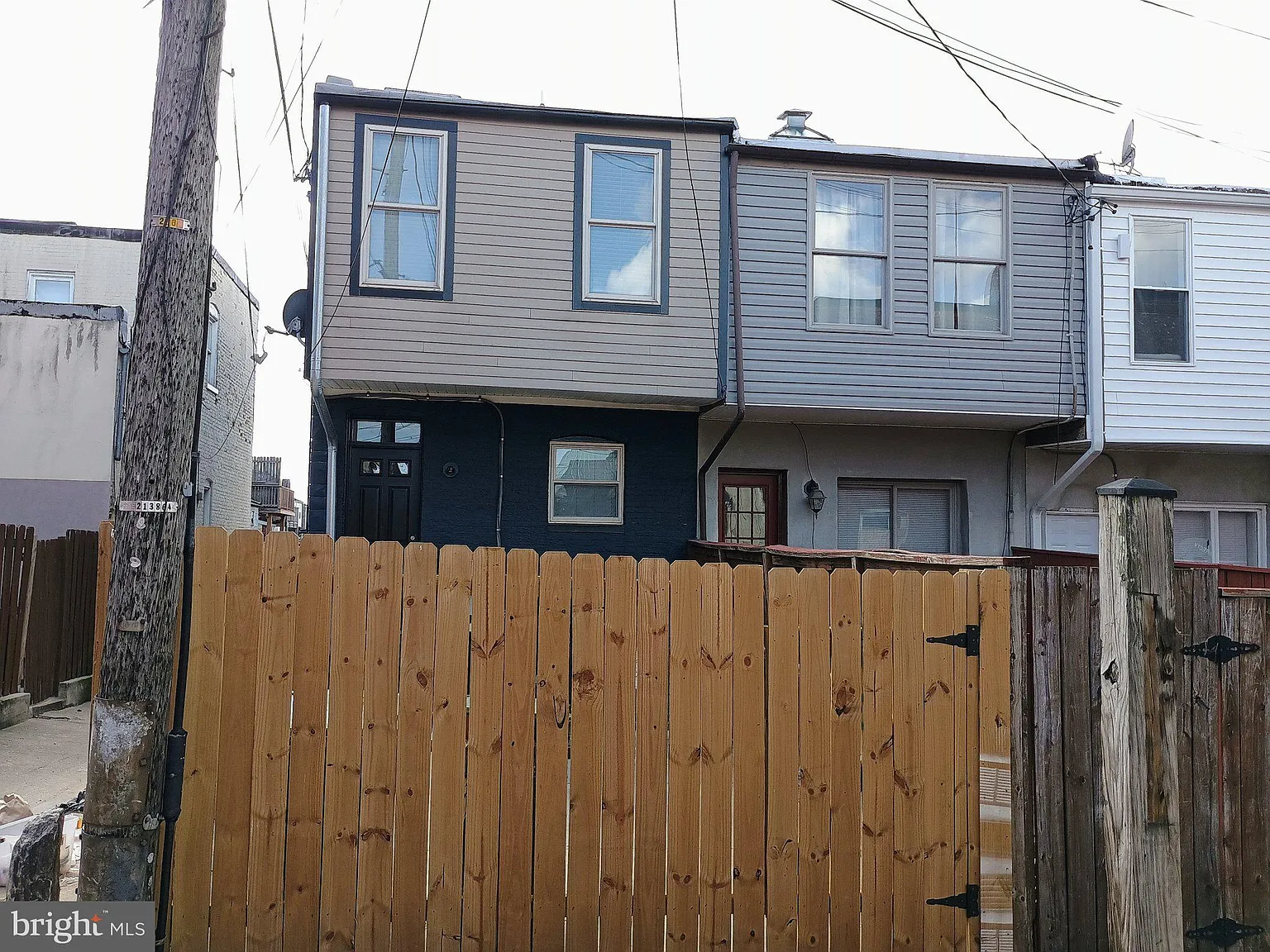 3 bed, 2.5 bath, 2078 sqft, $2,300 — Photo 2