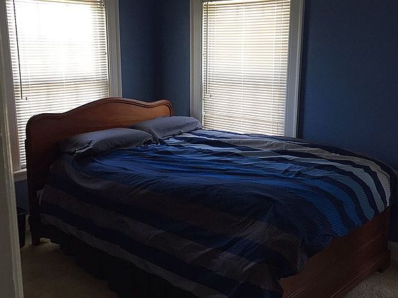 2nd bedroom-2 closets