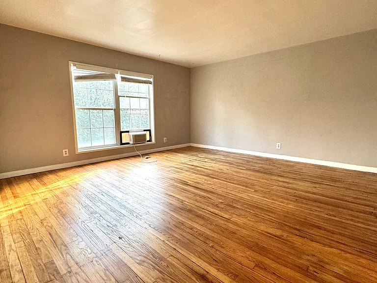 893 Greenwood Ave NE #8 — Photo 3
