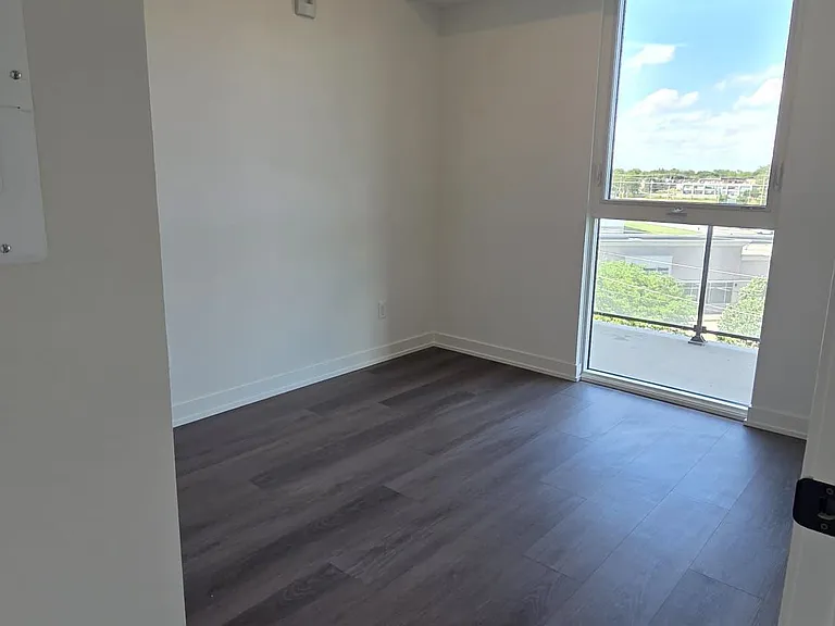 33 Erie Ave #404 — Photo 18