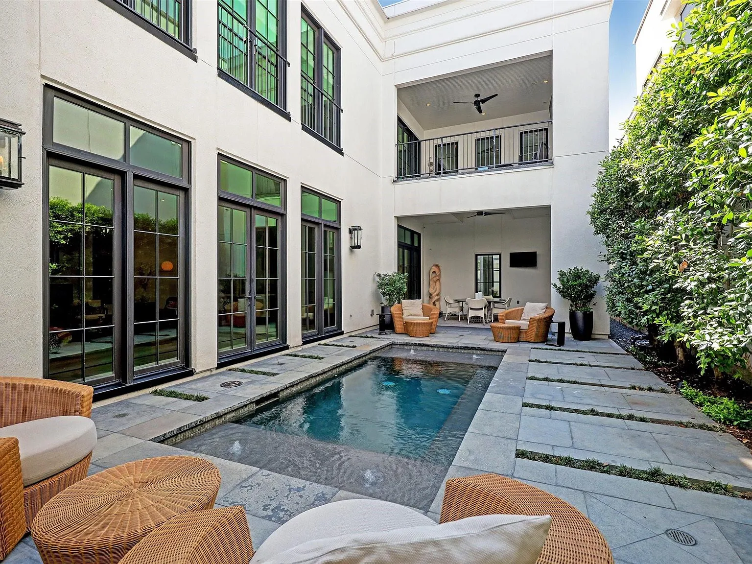 5 bed, 5.5 bath, 6039 sqft, $22,000 — Photo 3