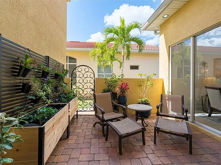7703 Martino Cir — Photo 11