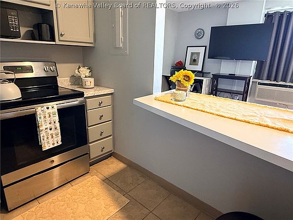 4th image of 1800 Roundhill Rd APT 907