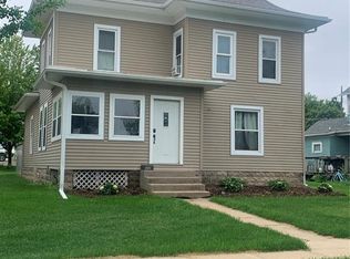 512 W 5th St, Vinton, IA 52349