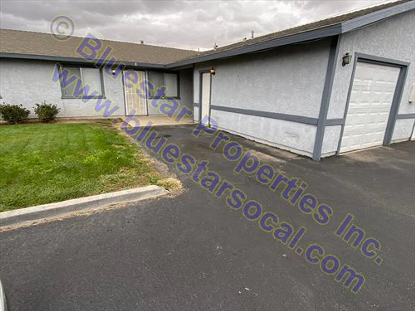 15636Seq — Photo 1