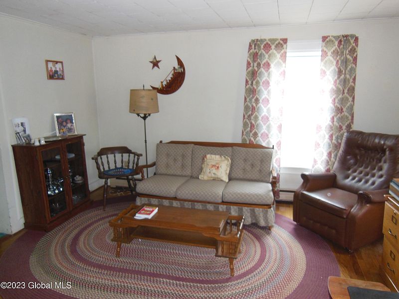 5th image of 16 Calkins Place