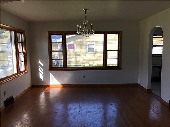 3rd image of 3326 W 42nd St
