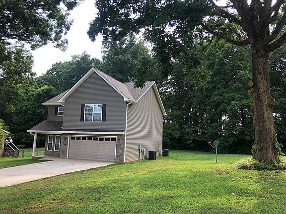 3rd image of 1023 Greenwich Dr
