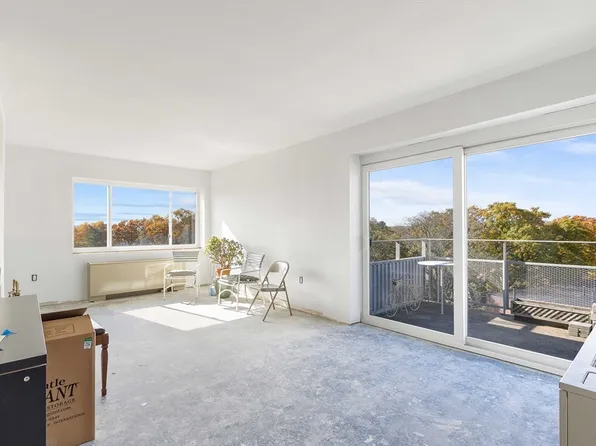 14 Concord Ave APT 824, Cambridge, MA 02138