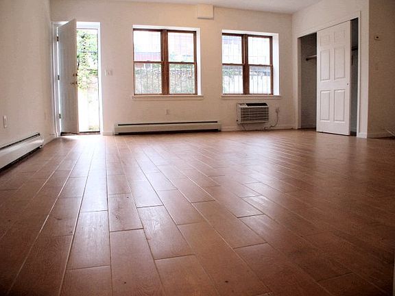 2nd image of 2536 38th St APT 1R