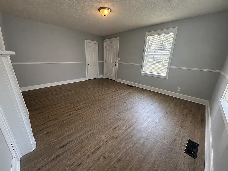 3 bed, 1.0 bath, 1216 sqft, $1,095 — Photo 3