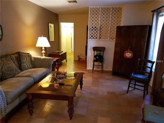 2nd image of 820 Oleander Dr SE