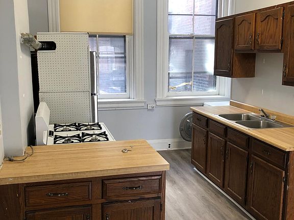 5th image of 24 W Court St APT 10