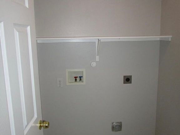 2nd image of 2901 Jamestown Dr