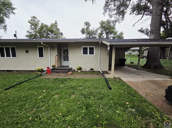 6629 SW Arborglade Ln, Topeka, KS 66619