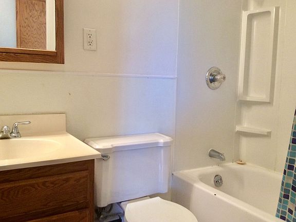 5th image of 138 13th Ave W APT 4