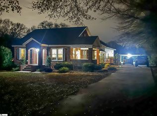 303 Hillcrest Dr, Greer, SC 29651