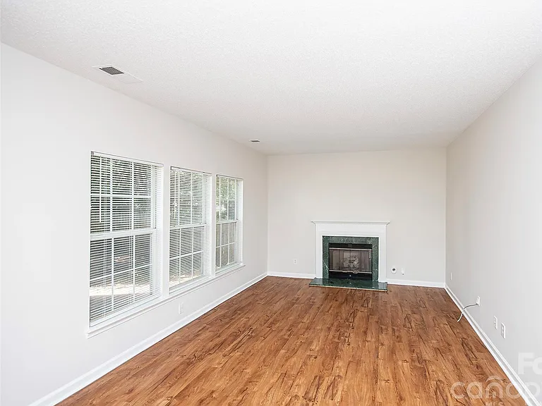 7405 Wapiti Ct — Photo 10