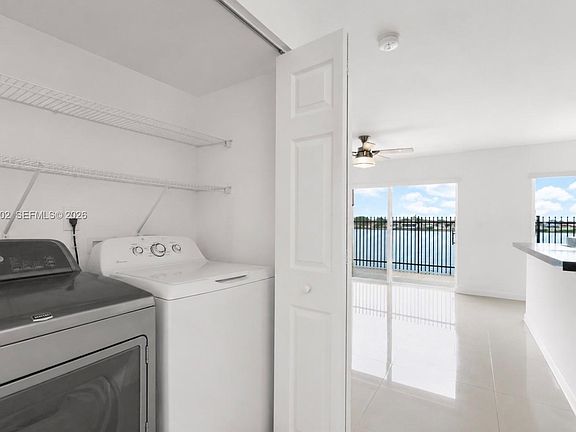 5th image of 2561 W 60th Pl #102-1