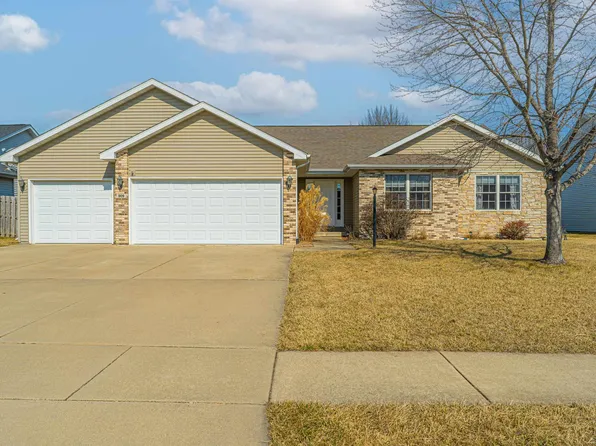 309 Garvey Ln, Chatham, IL 62629