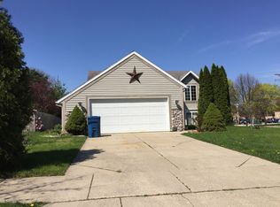 1439 Trailside Ct NW, Grand Rapids, MI 49504