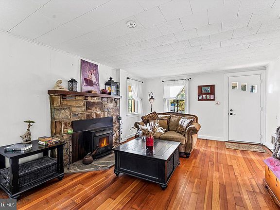 4th image of 1504 Stirling St