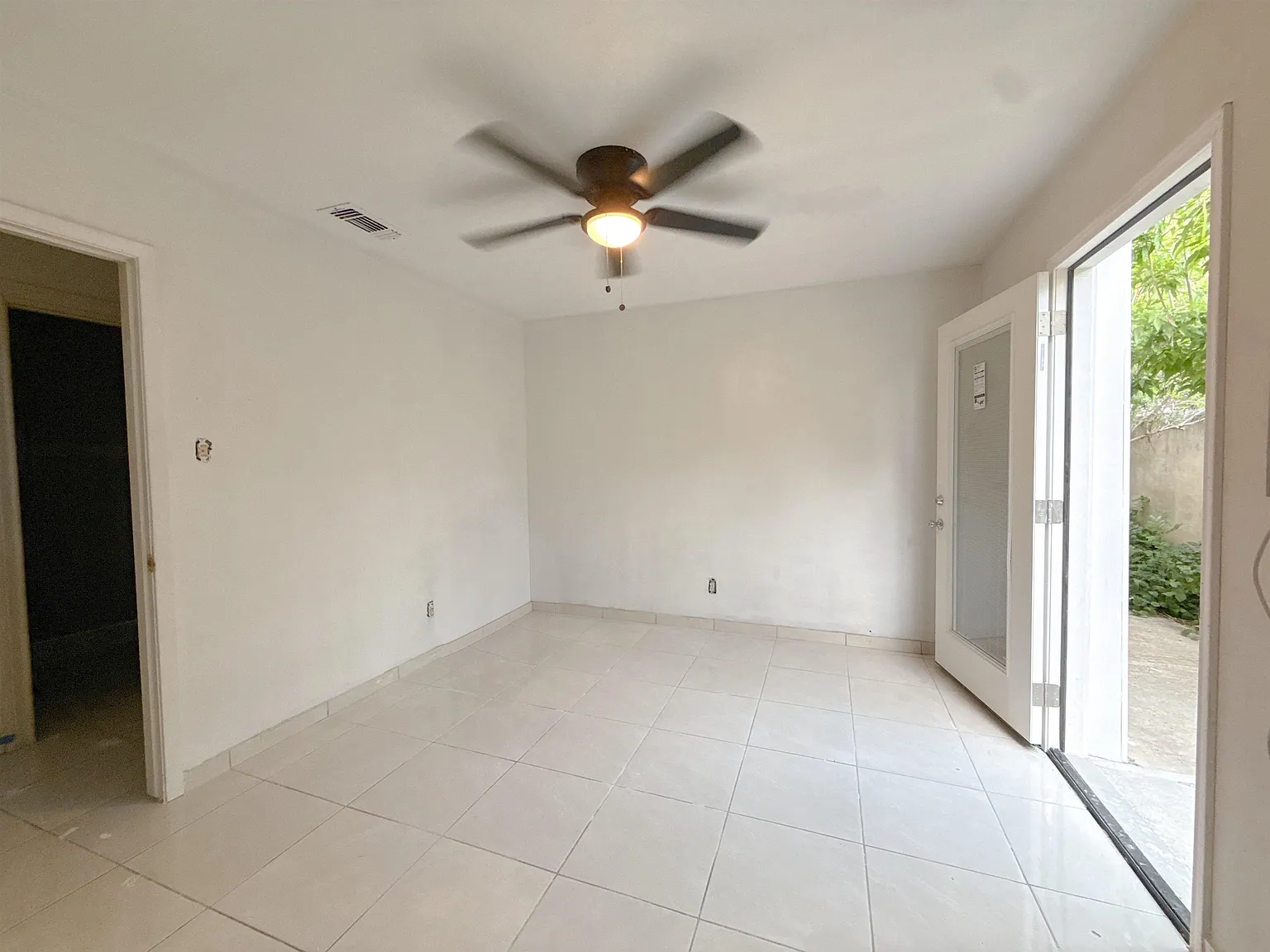 1 bed, 1.0 bath, 200 sqft, $700 — Photo 2