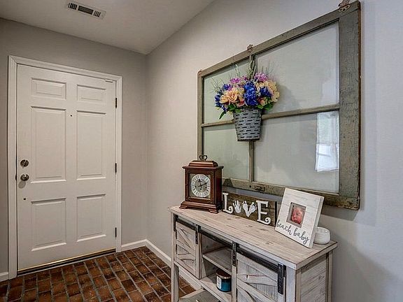 4th image of 5940 Estate Dr