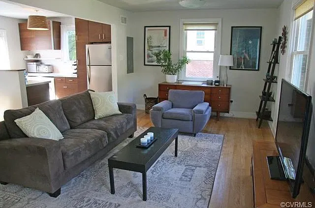 4 bed, 1.5 bath, 1296 sqft, $2,200 — Photo 3