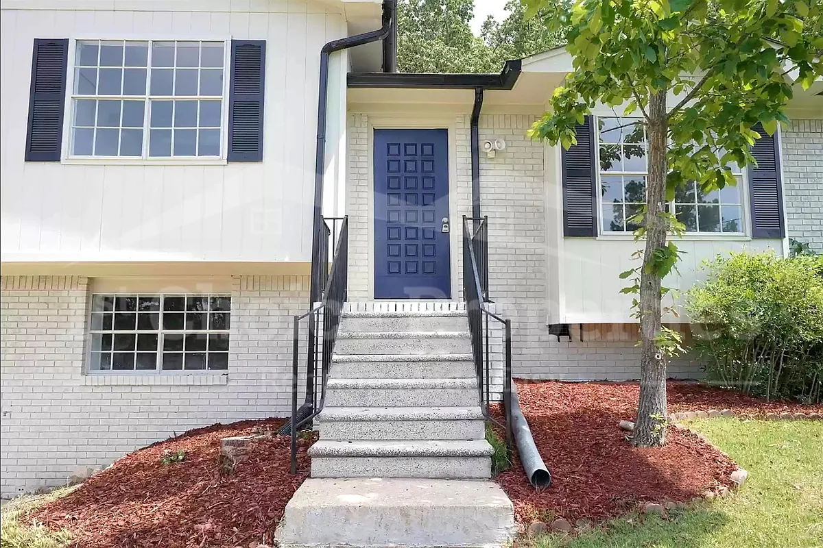 Building Photo - 5010 Darlene Dr