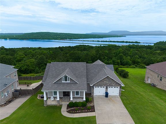 3rd image of 87 Valley View Dr W