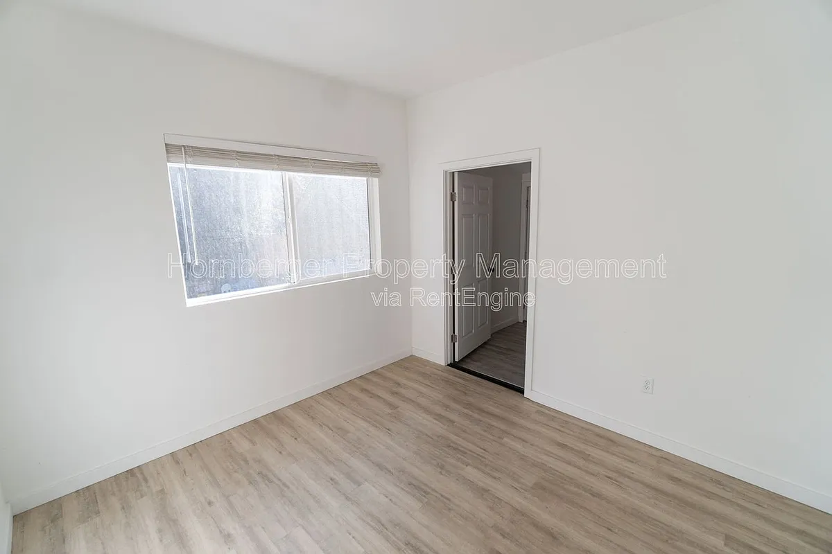 Building Photo - 1904 E Dalton Ave #4