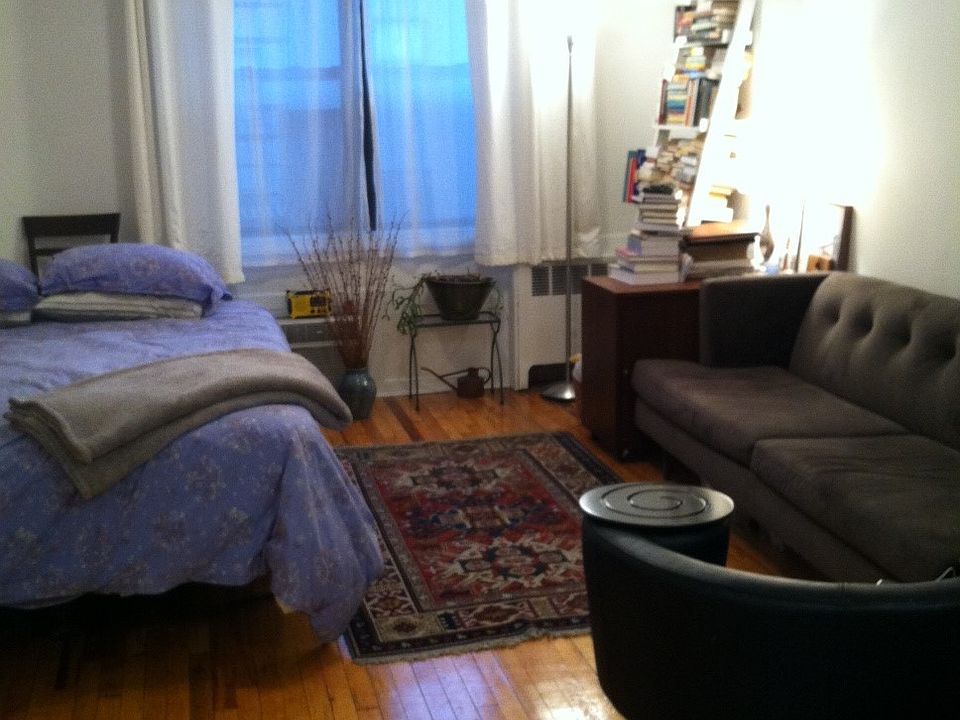 2nd image of 140 E 7th St APT 1C