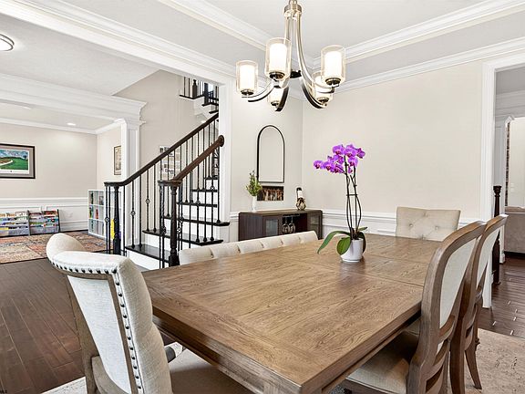 5th image of 172 Southwind Cir