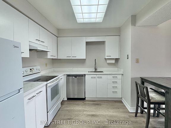 4th image of 78 Roehampton Ave #213