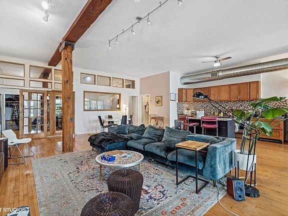 5th image of 2416 W North Ave #3R