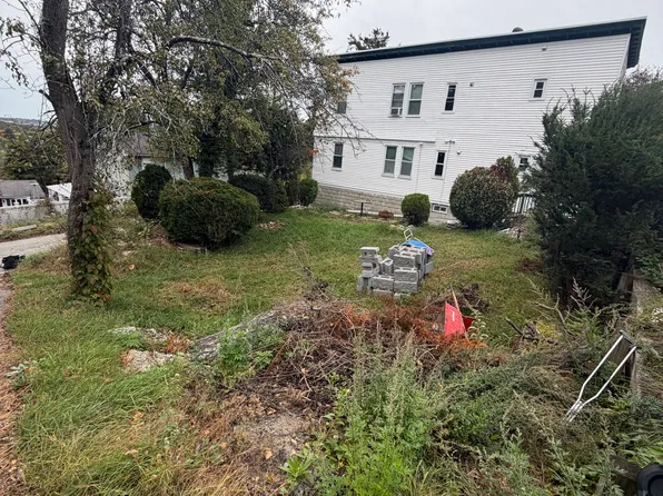 61 Berwick St #1B, Methuen, MA 01844