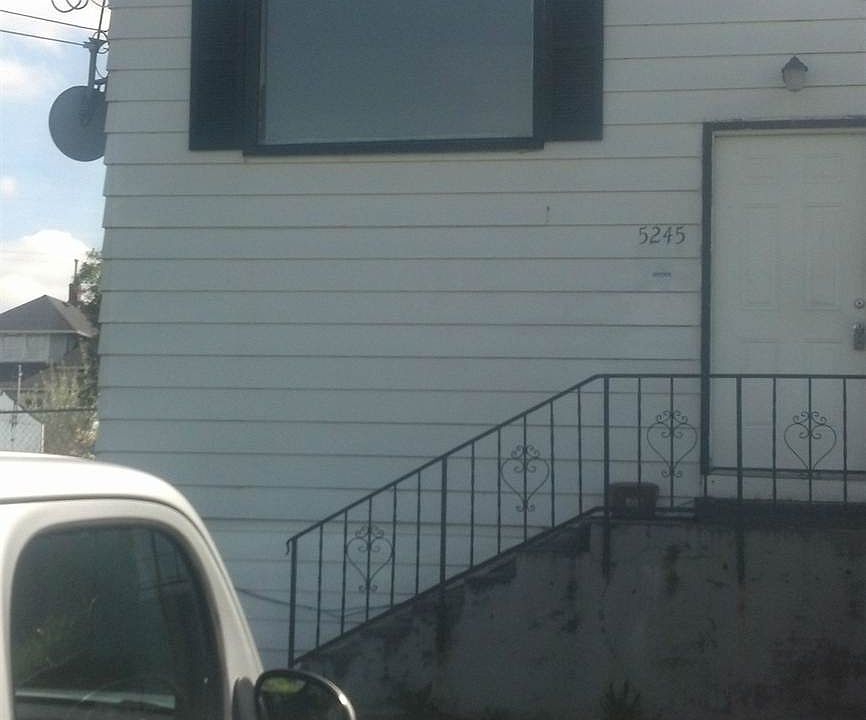 5245 front of house