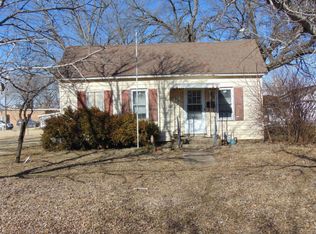 314 W 4th St, Cherryvale, KS 67335
