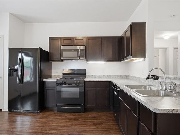 5th image of 1404 Sandstone Dr
