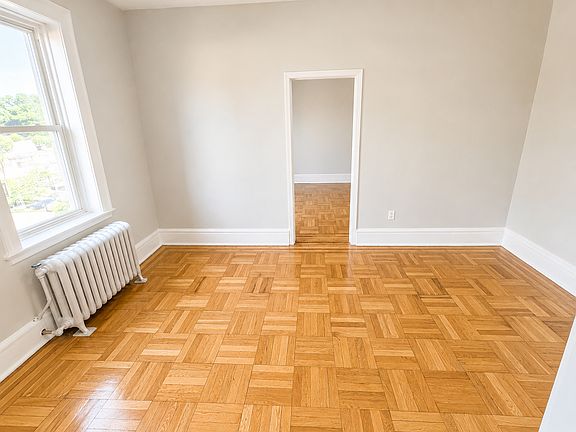 3rd image of 196 Roseville Ave #39R