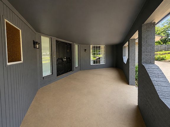 4th image of 705 SW 10th St