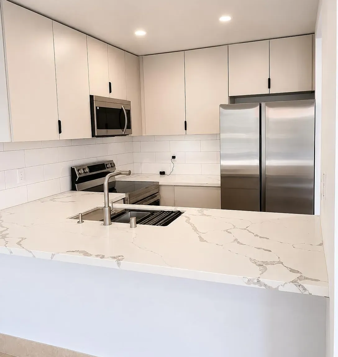 2 bed, 2.0 bath, 896 sqft, $2,400 — Photo 3
