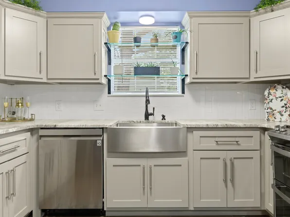 1244 Carriage Park Dr, Franklin, TN 37064