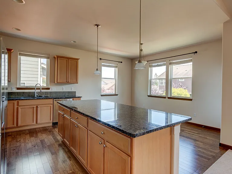 1640 SW Downfield Way — Photo 4