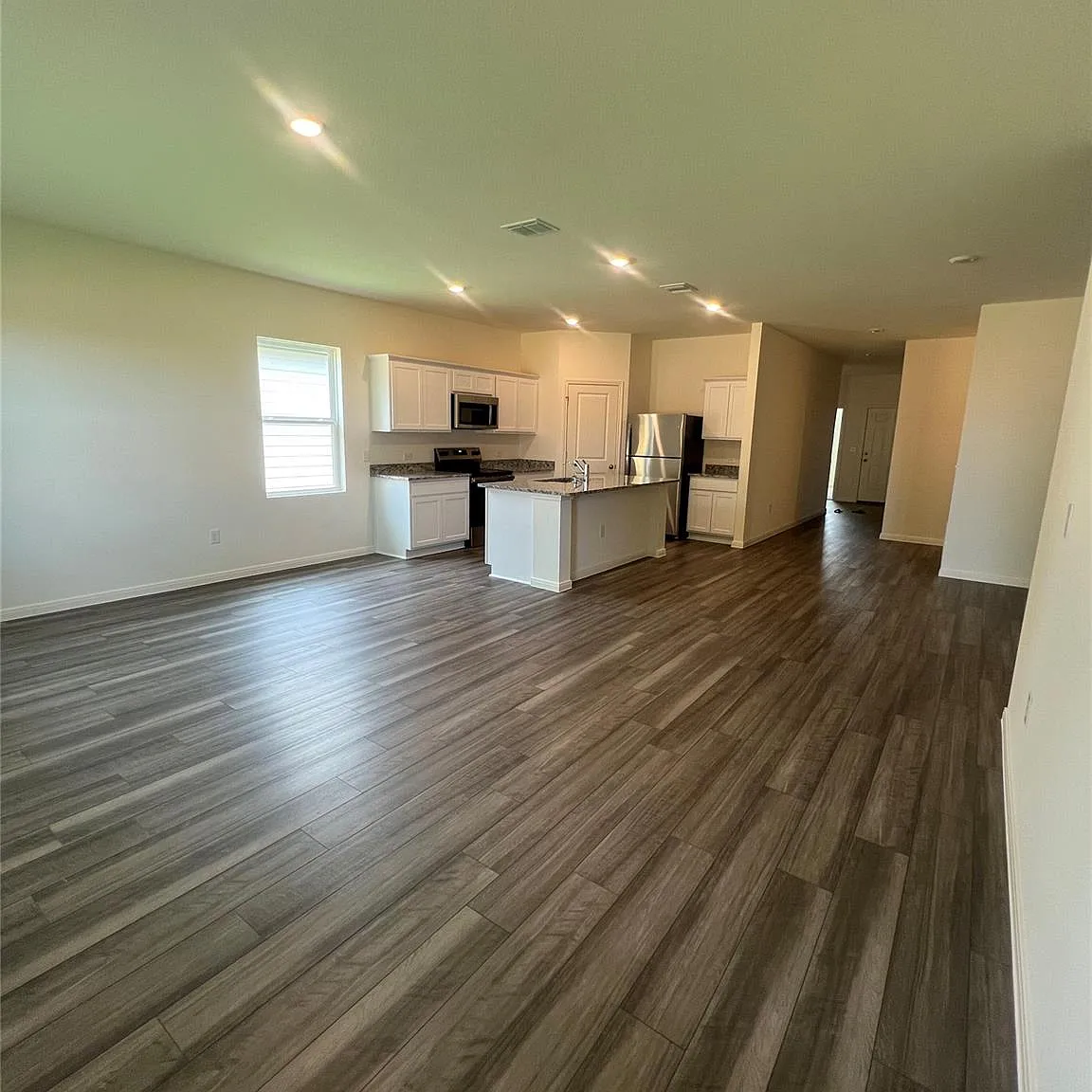 3 bed, 2.0 bath, 1662 sqft, $2,000 — Photo 3