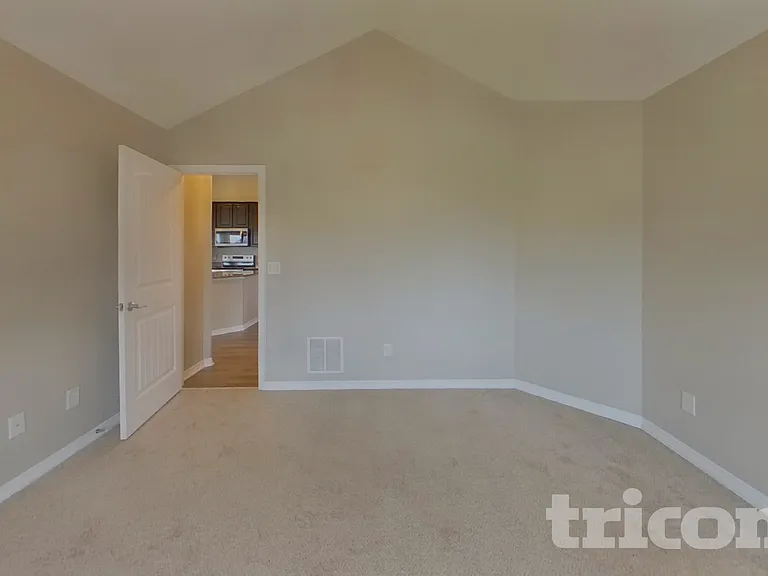 6748 Lamine Dr — Photo 8
