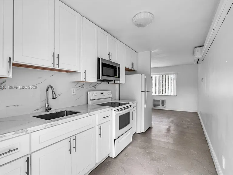 645 NW 15th Ave #2 — Photo 8