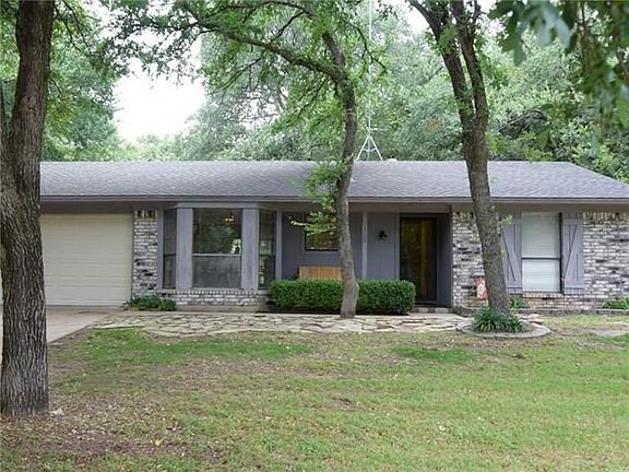 2nd image of 1300 Spanish Moss Dr