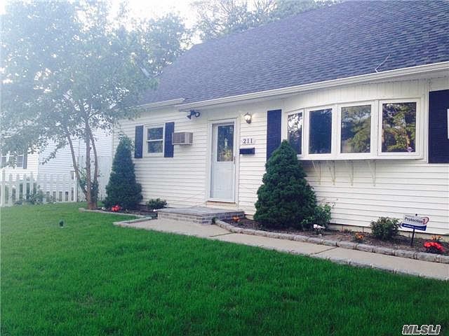 1st image of 211 Parkway Blvd